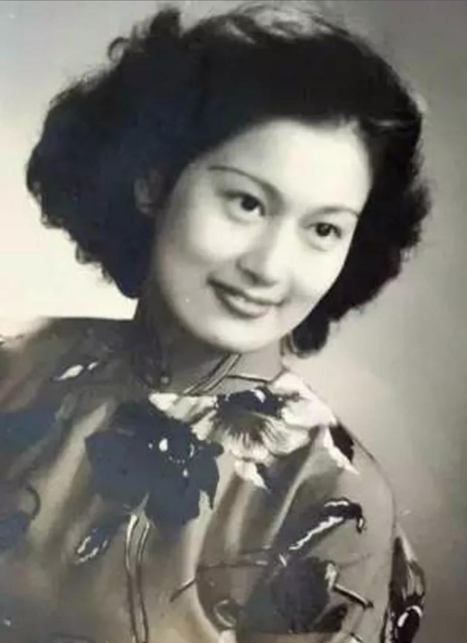 1918年，军阀唐继尧以打麻将的名义，将部下的妻子钱秀芬骗到家中。刚坐到麻将桌上