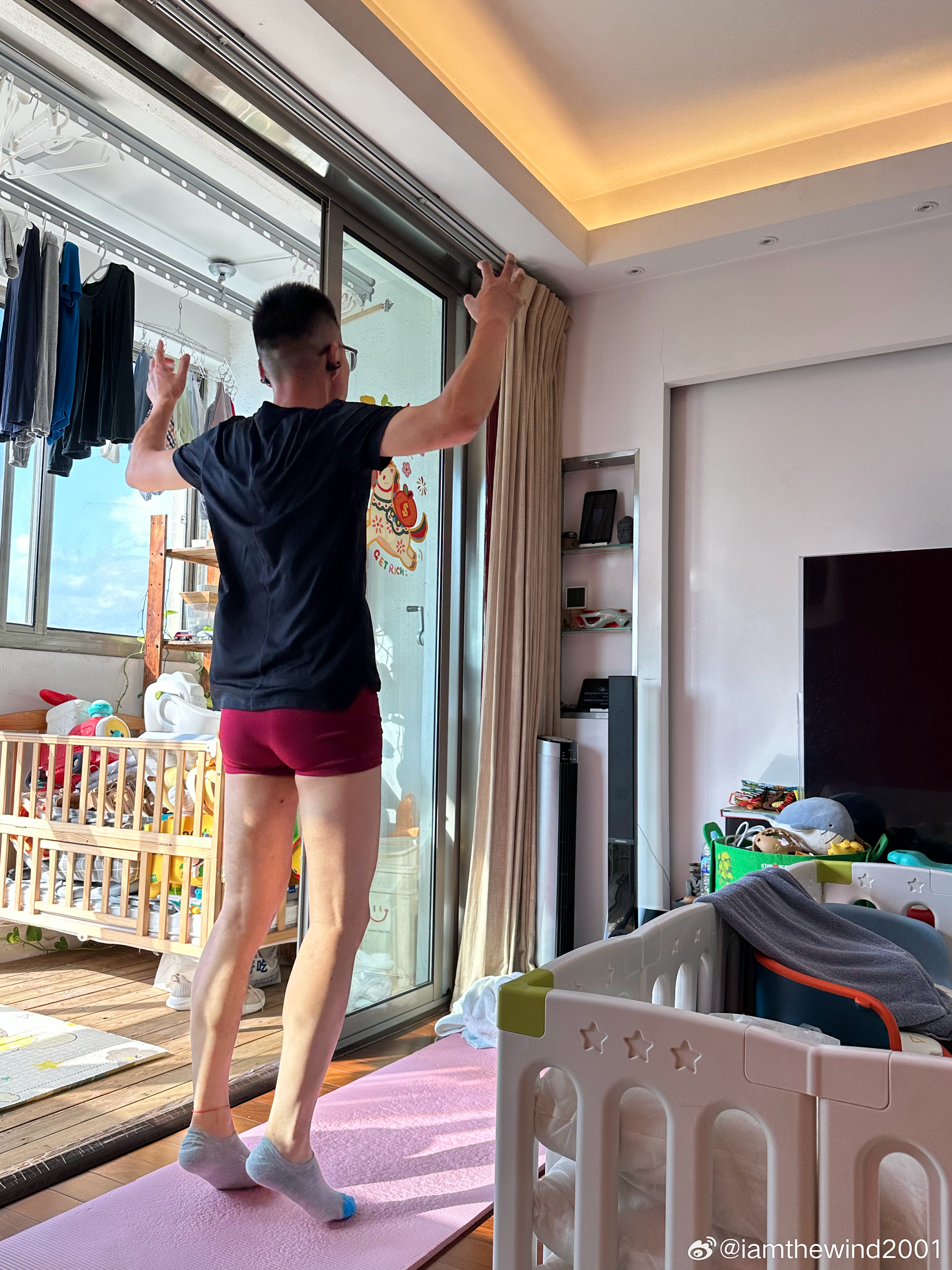 据说我们回去后他就恢复了每日跳操听英语视频 ​​​