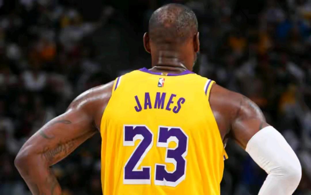 又是穆雷投进关键球，哈姆还是不重用丁维迪，湖人下赛季怎么办。
第一，湖人和掘金的