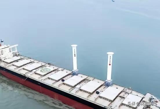 美军在阿曼湾开火了，把一艘7万吨的香港货船推进器打瘫了。不炸沉只打瘫，光修船和违