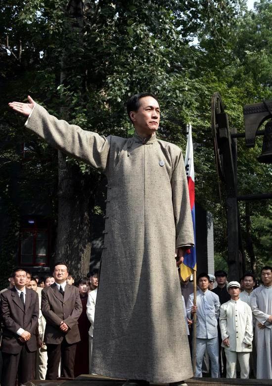 1933年4月14日，国民政府江苏高等法院开审陈独秀，审判进行了三天，旁听席上连