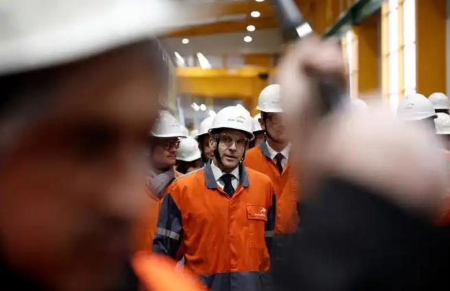 马克龙太糊涂了！
竟然把欧洲当前面临的危机并列归咎于中国和美国。
他周二接受采访