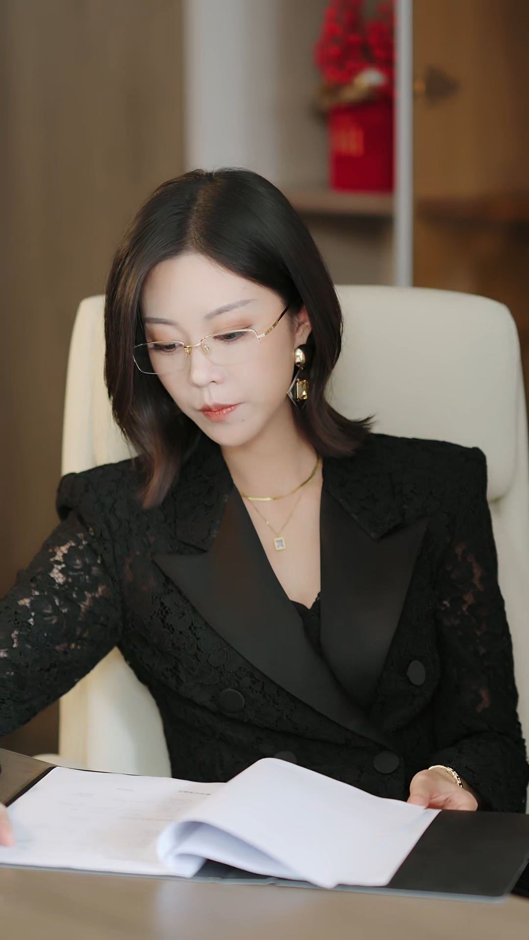 8版改编只服这一部！冰川剧场《糟糕！和姐姐走错了》热度飙8k断层领跑，冷厉霸总与