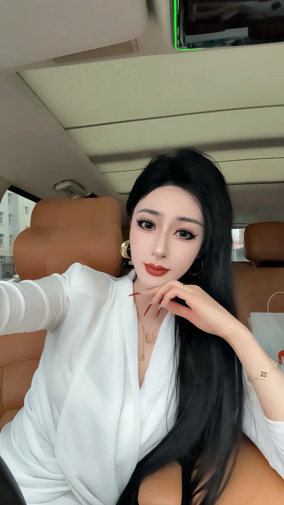 旁观的时候，每个人都是智者，入局的时候个个都是笨蛋