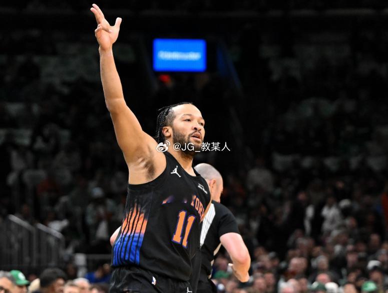 NBA杯决赛，马刺113-124不敌尼克斯。前骑士随队记者鲍仁君发文写道：“杯赛