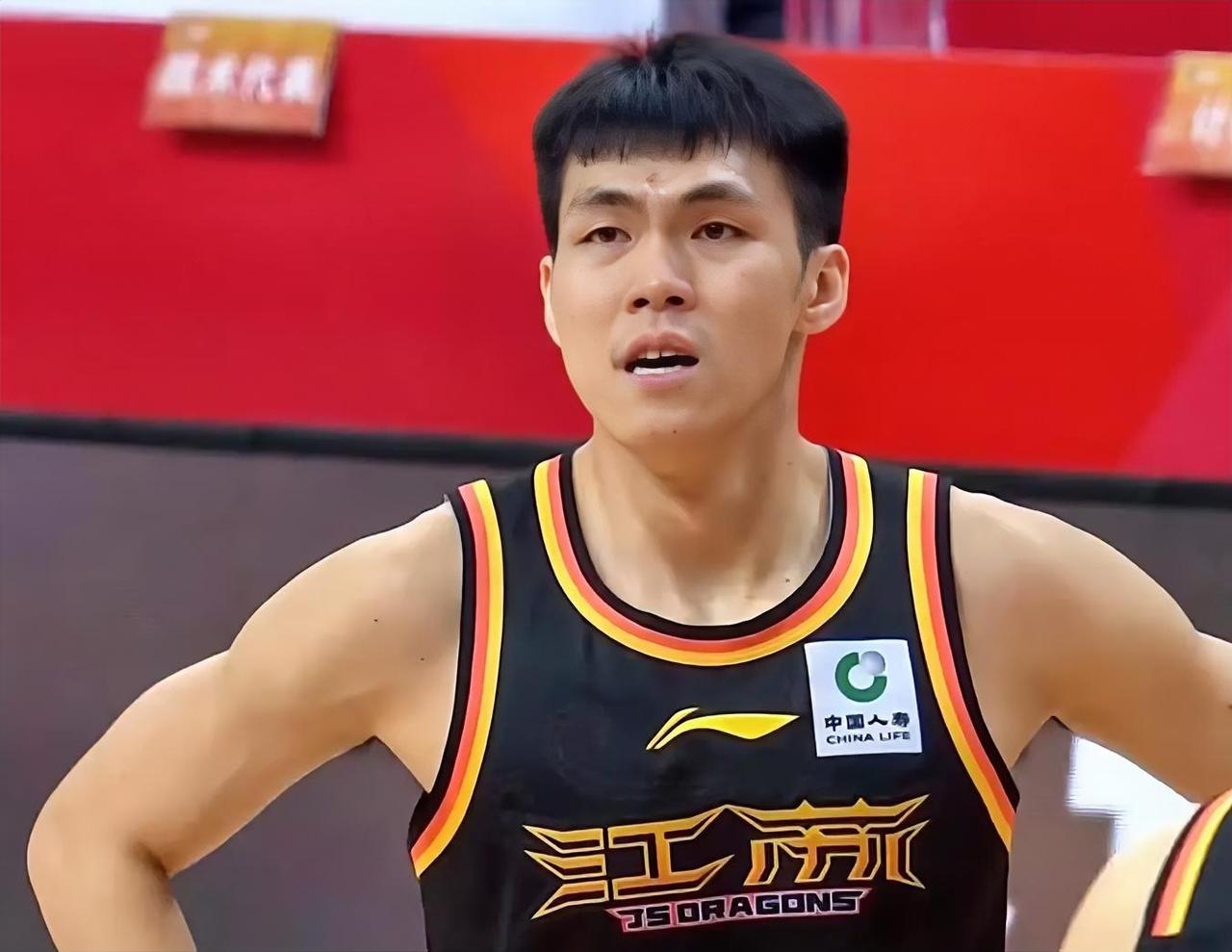 有一说一，本赛季CBA进行到现在，中国男篮后卫能攻也能传，排名靠前的三名球员：