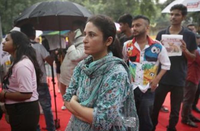 新加坡的衰落始于大量印度人的引入。有人预测，用不了十年，印度裔将成为新加坡的主要