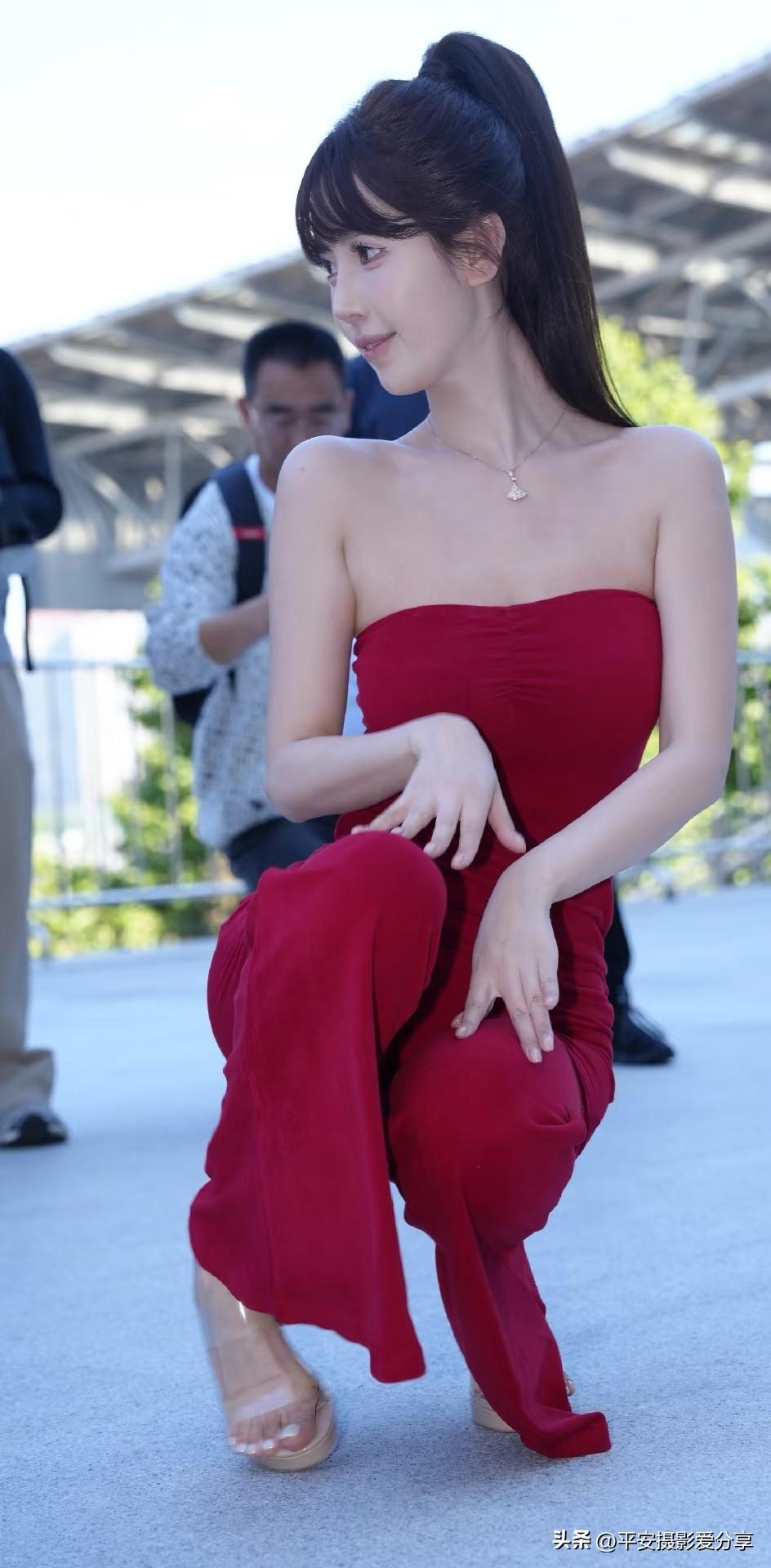 红装素裹，分外妖娆。