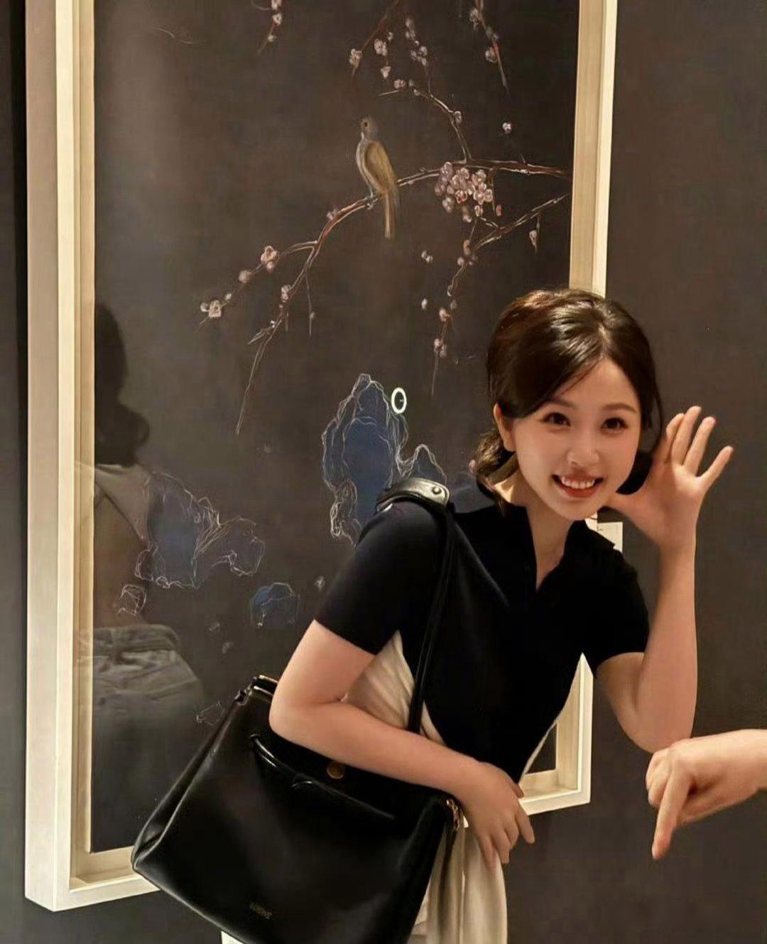 背后的镜子不是全给暴露了吗 