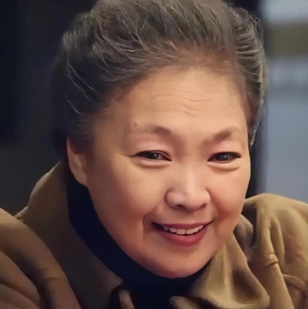  娄晓娥妈妈的扮演者张晶，1978年4月9日出生于山东济南，国家一级演员，毕业于