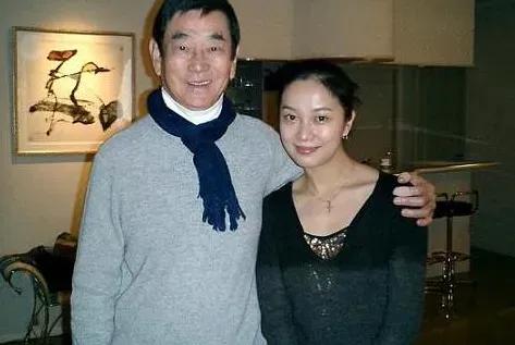 2014年，日本影星高仓健去世，留下40亿日元遗产。他没有子女，把所有钱都留给了