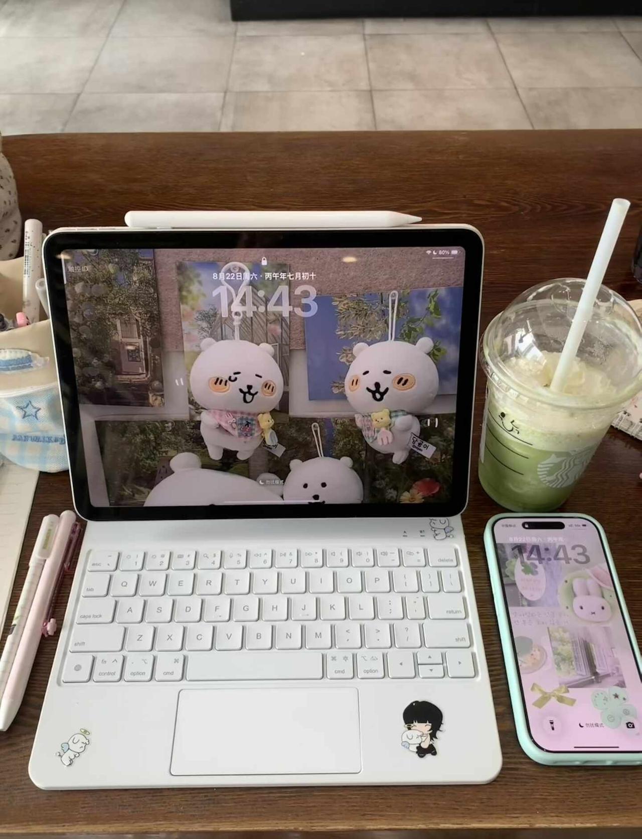 谁懂阿！把iPad变成随身小电脑✨
谁懂啊💻妙控键盘用上就回不去
每次去星巴克