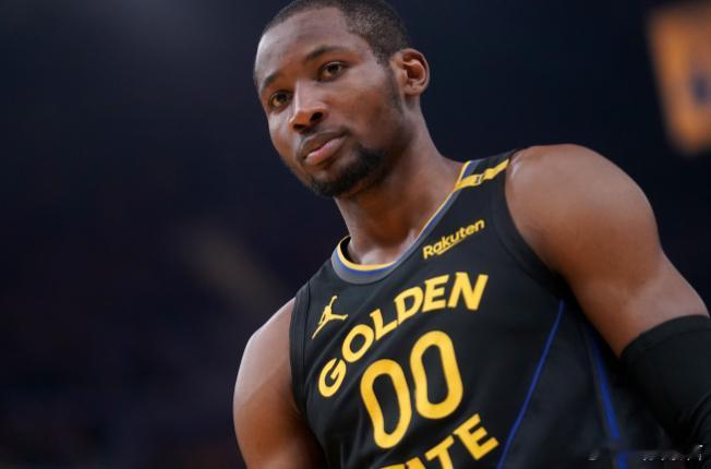 12月8日讯 NBA常规赛，勇士123-91战胜公牛。此役，库明加再被DNP。赛