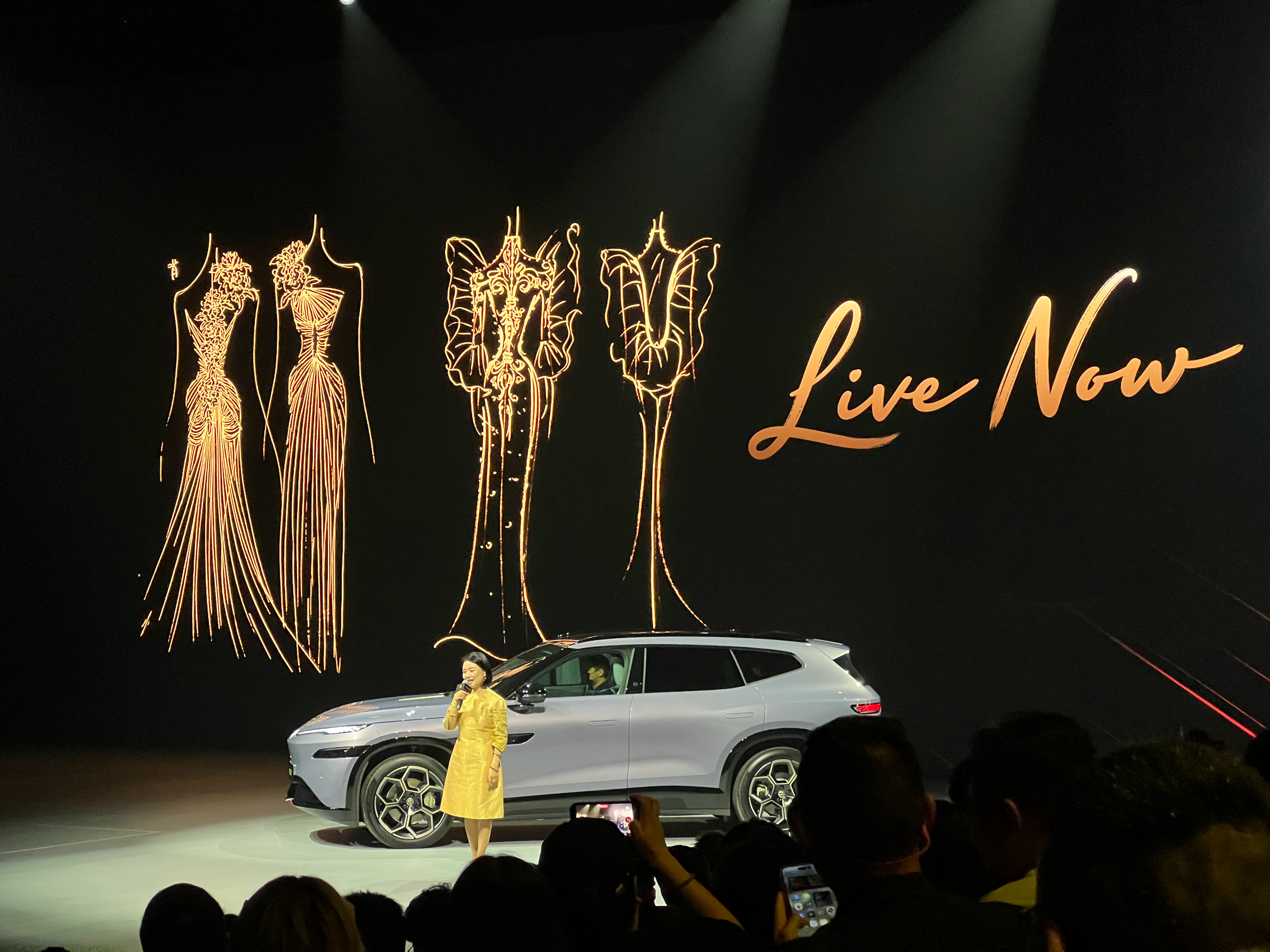 金标大众与众08我都分不清这是新车发布会还是时尚秀场了！与众08这场发布会也太会