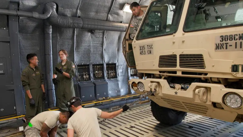 中东局势美伊以冲突 美国已开始准备对伊朗发动地面入侵特朗普政府正考虑部署数千名美