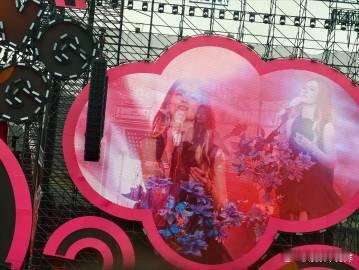 陈昊宇彩排照 泡泡岛彩排中，陈昊宇小眠舞台魅力满分，动作灵动帅气，彩排画面提前燃