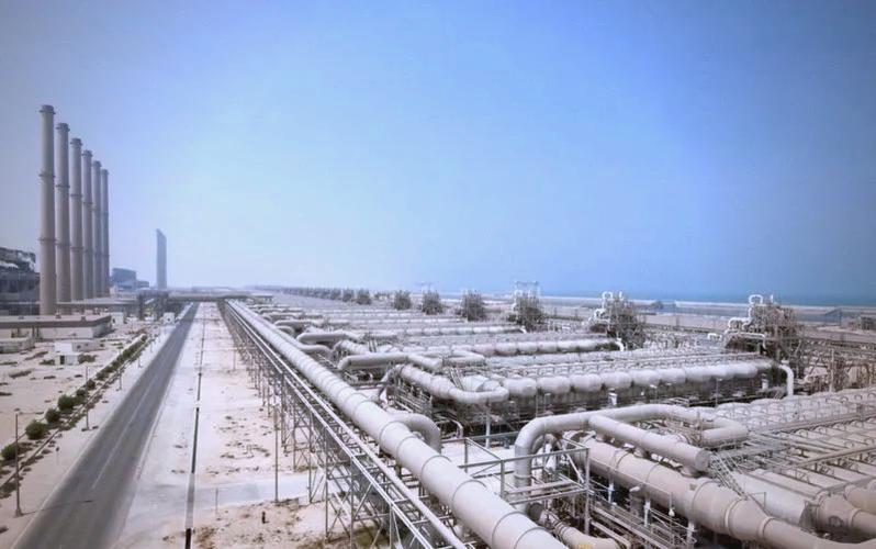 全球石油危机愈演愈烈，沙特朱拜勒工业城遇袭只是导火索，当各国被能源困境裹挟得焦头