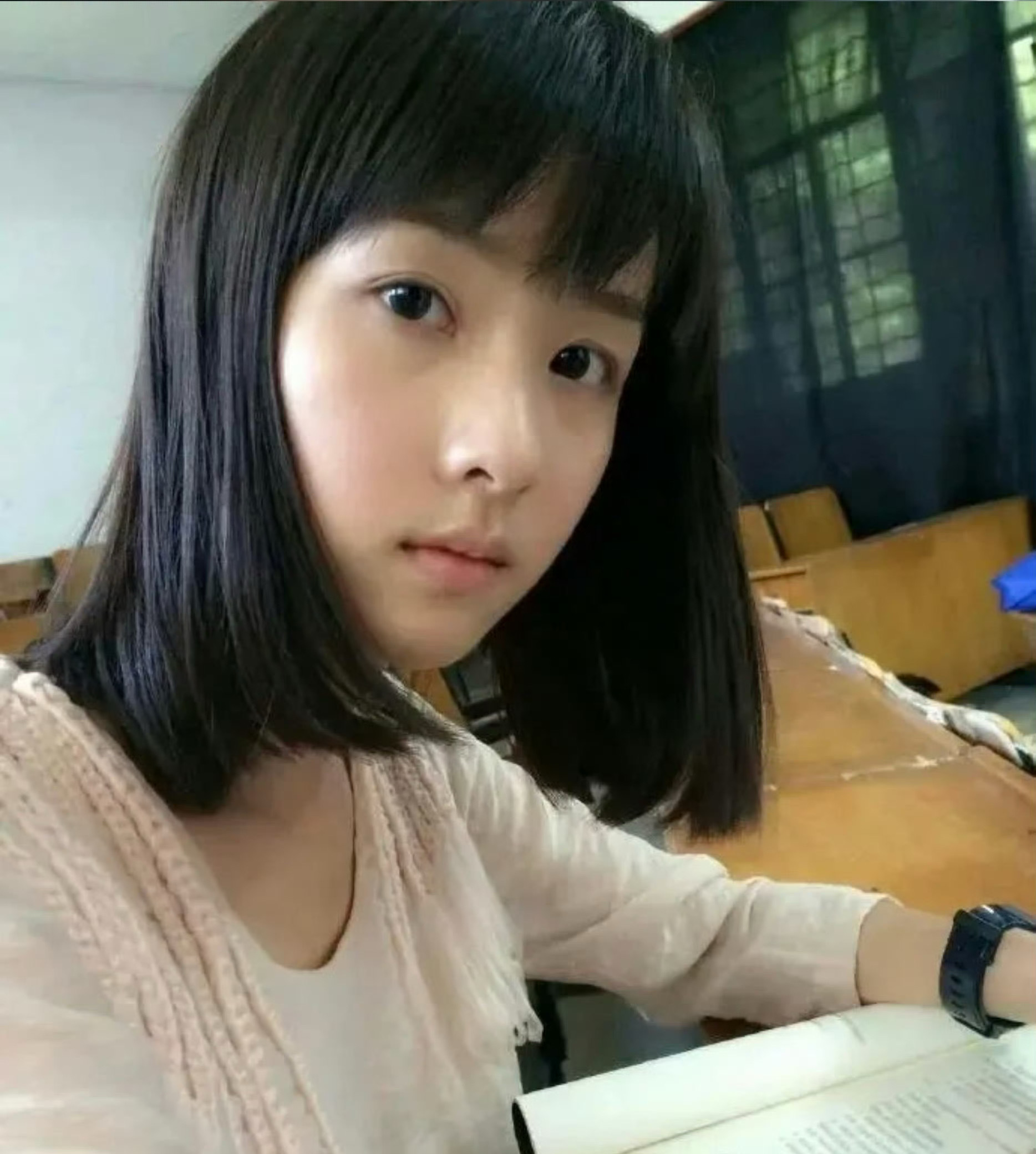 陈都灵好知性好青涩 退去所有身份的陈都灵好知性好青涩[泪]退去所有身份的陈都灵 