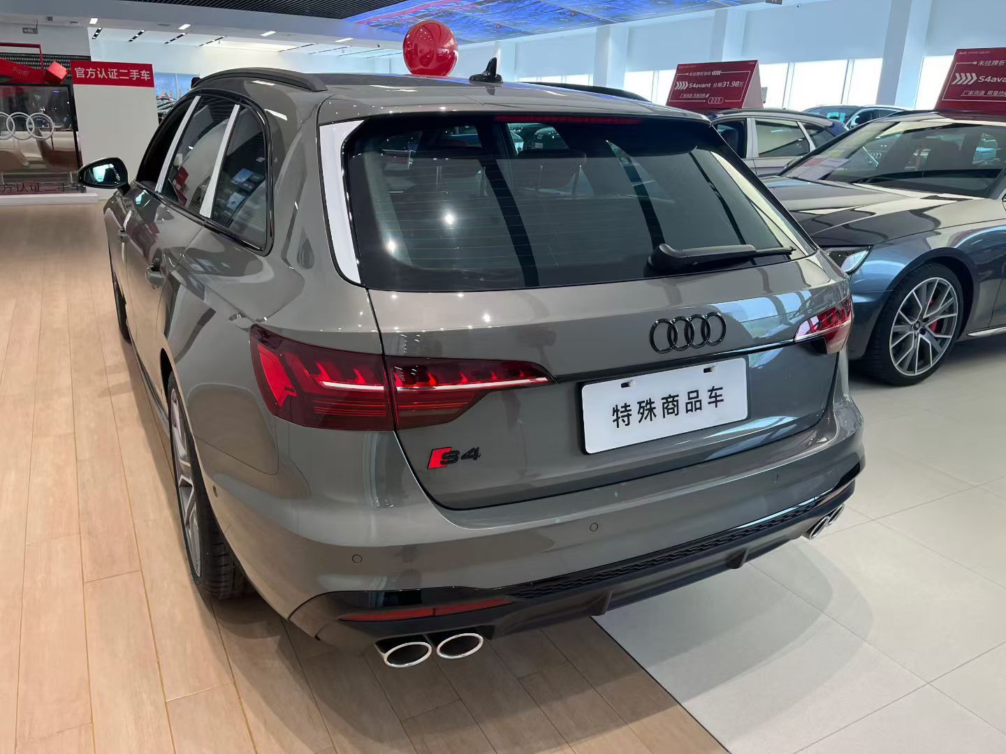 24款 奥迪S4 avant（特殊商品车）星辰灰外观红色内饰全款裸车37万喜欢的