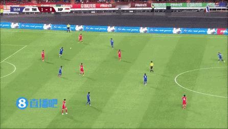 在捧新加坡门将桑尼的同时，新加坡9号前锋凡迪在下半时扳平比分的这个进球也很关键，