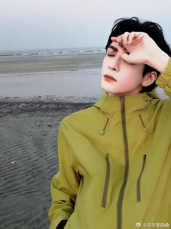 曾舜晞说马上到中年危机了 海边谈心这段莫名戳中我，原来他私下也会想这些有的没的。