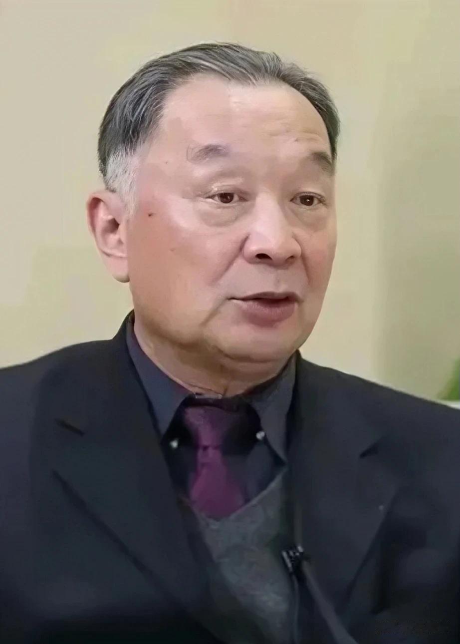 温铁军说:节假日出门旅游，为什么老百姓玩的不开心，甚至觉得憋屈？因为景点服务于资