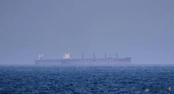 【美军将从中国开往伊朗的货轮打出一个洞】特朗普在社交平台最新发文称：“我们海军把