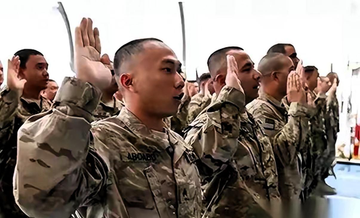 战场对面站着“2万多张中国面孔”？这不是拍电影，是美军里的真事儿。不少人心里犯嘀