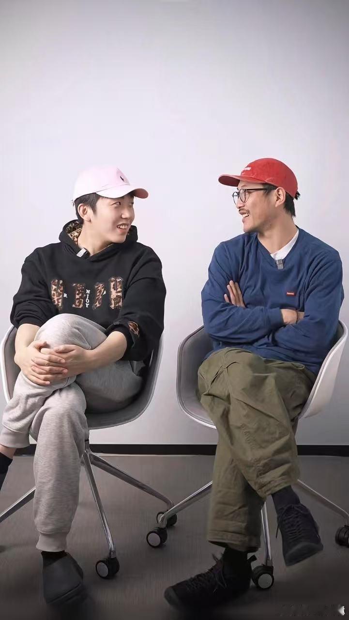 李嘉诚是张兴朝的阿贝贝 很多人都在为这个发现叫好，确实精准又形象，张兴朝照顾李嘉