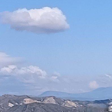 -身在无间，心在桃源。身处尘寰，心归丘壑。- 