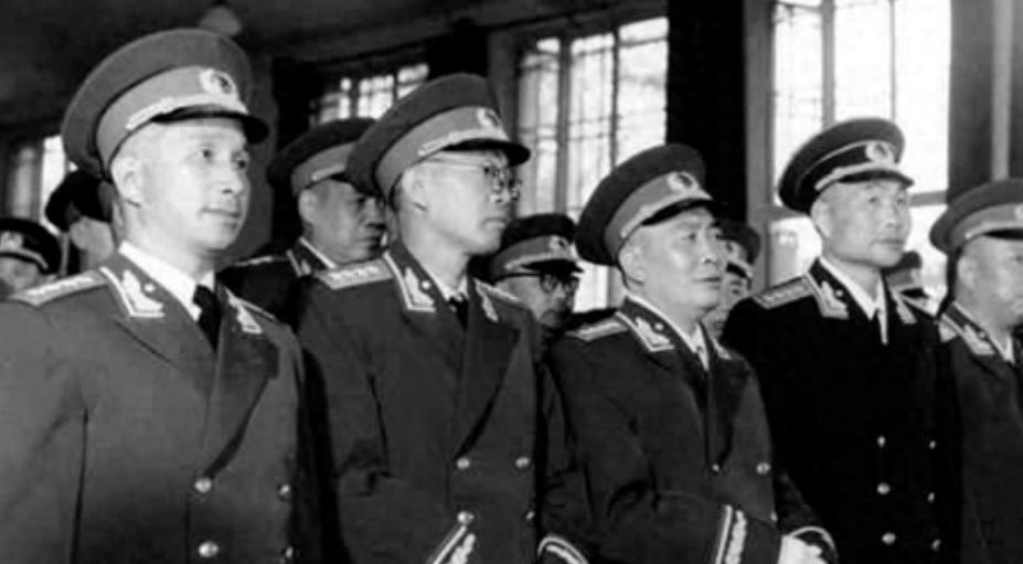 新中国首次授衔名单为何由这五人共同拟定，他们又是如何拥有如此重要权力的？
195
