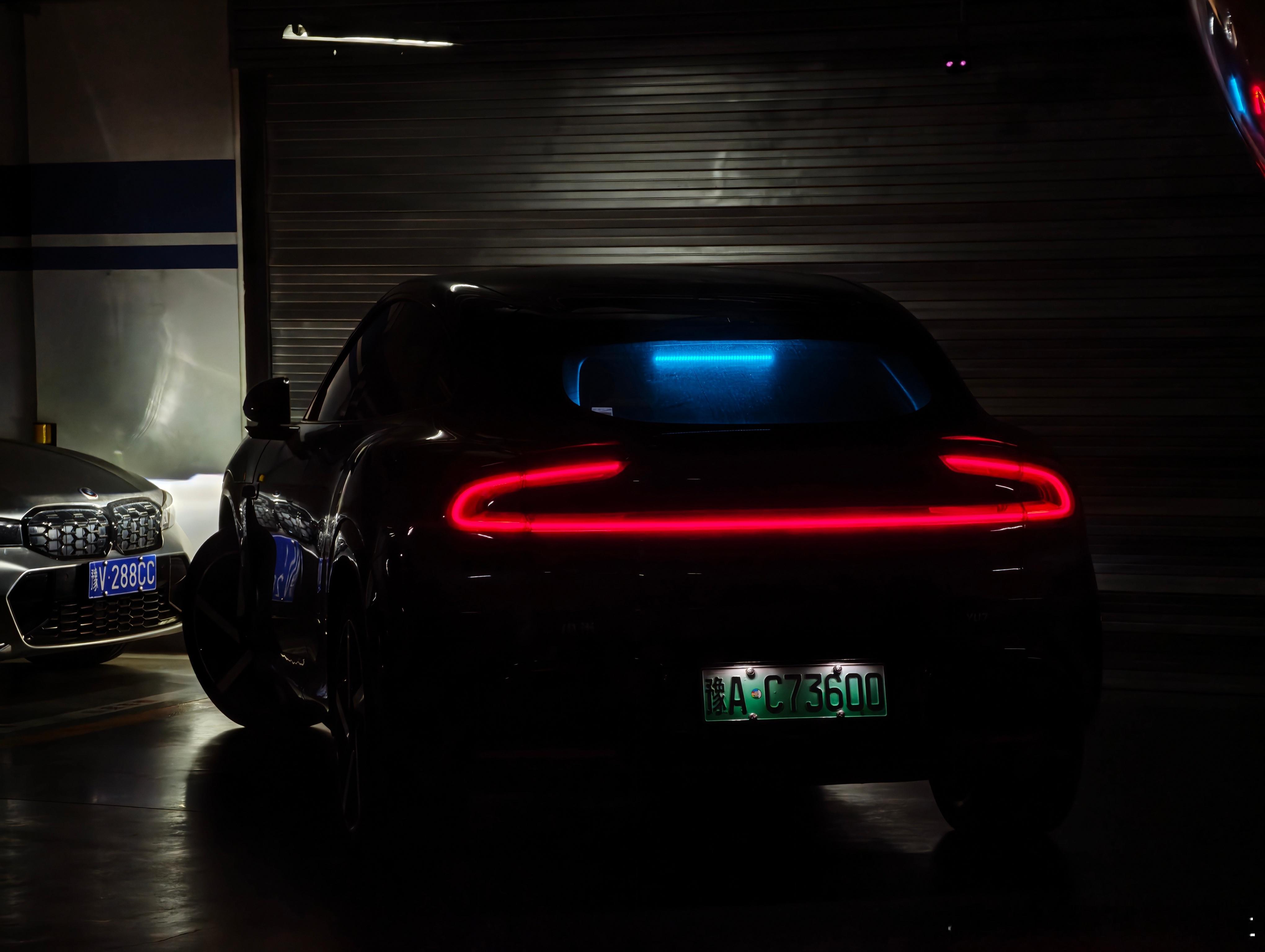 智驾小蓝灯，谁还能没有呀小米小米YU7﻿小米汽车