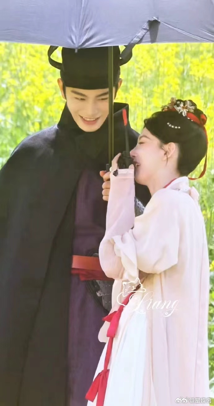 丁禹兮宋祖儿油菜花田氛围感丁禹兮宋祖儿古早武侠味 金灿灿花海衬得丁禹兮宋祖儿颜值