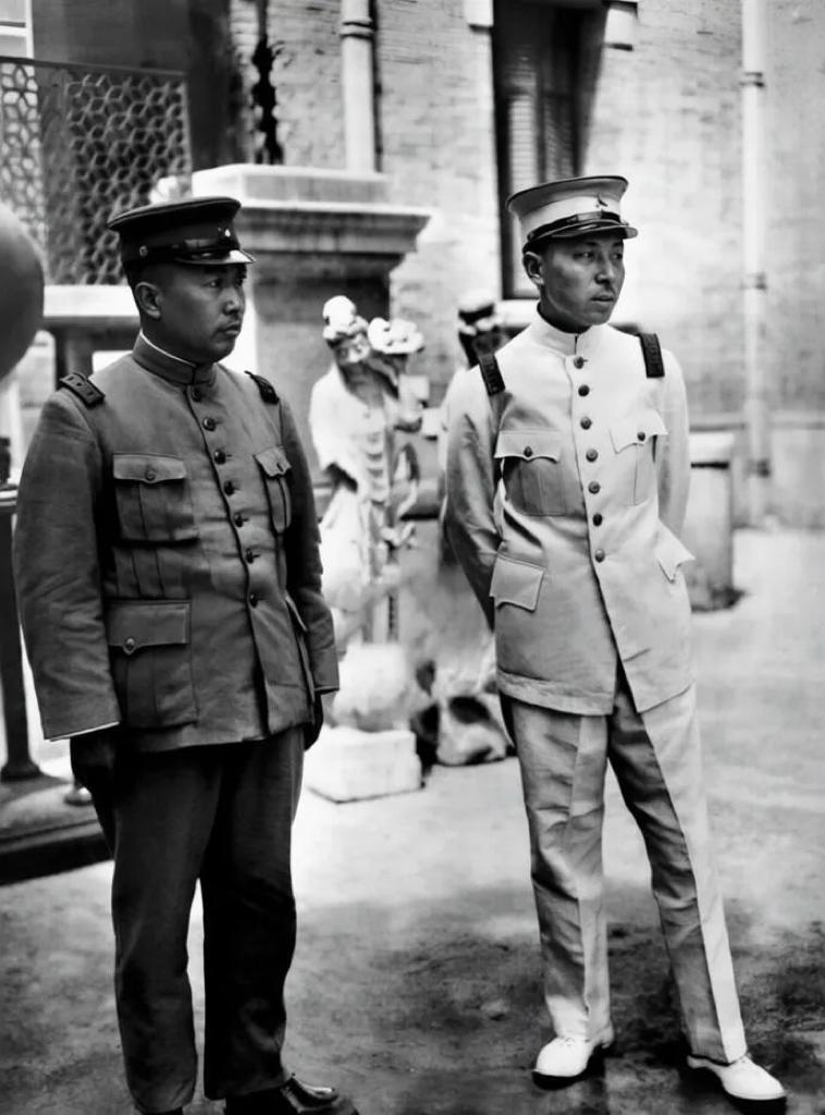 1928年，张学良与杨宇霆的最后一张合影照片，两人当时的矛盾已经公开化了，张作霖