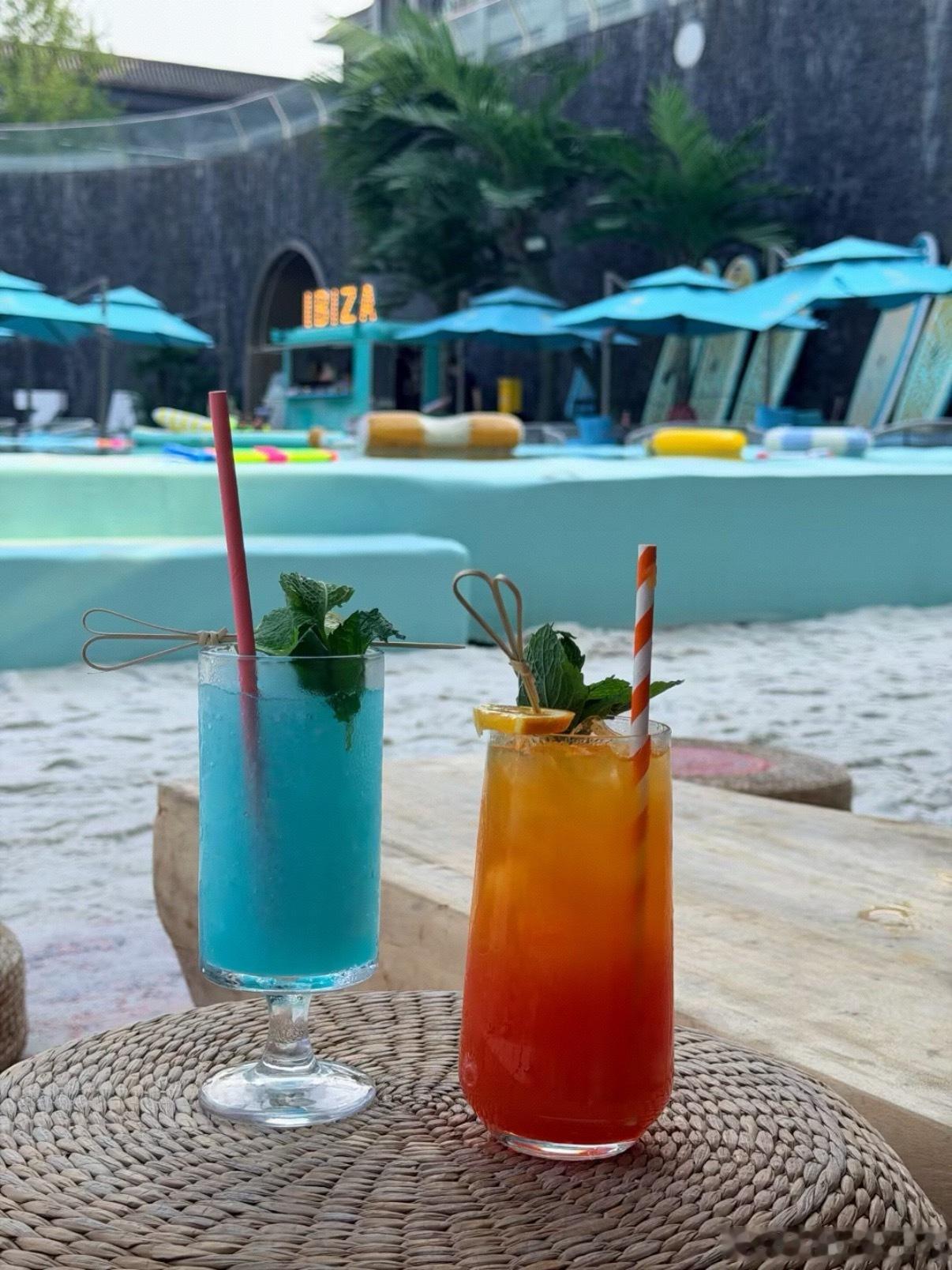在每天随时下雨的天气肯定要给自己找点凉爽呀🍷🍹🍸1秒融入度假风，🌈⛈️?