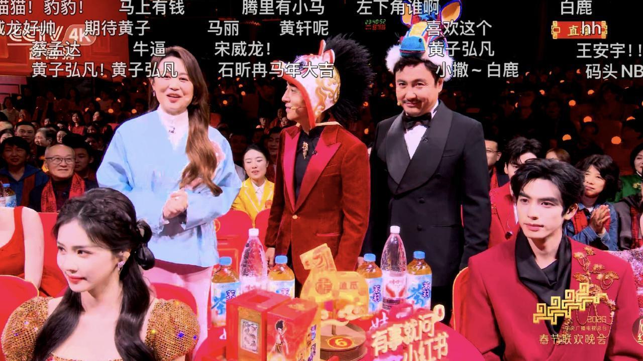 沈腾说错词了
我不只想来主持，我还想来主持 。看来沈腾想当主持了[我想静静]当演