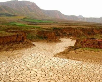 伊朗总统佩泽希齐扬：

“伊朗已经别无选择，只能迁都”，并警告称严重的水资源短缺