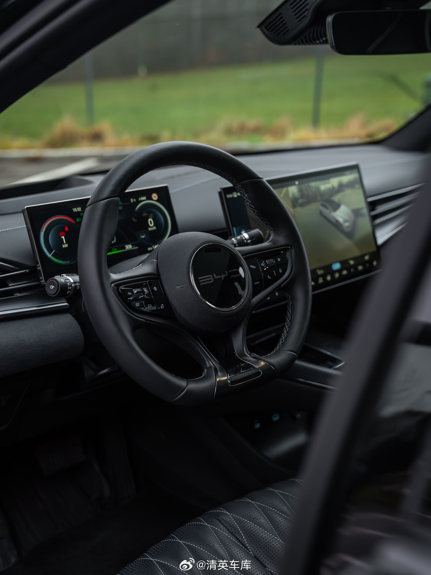 同样是比亚迪海豹这样拍出来就是帅一些啊 