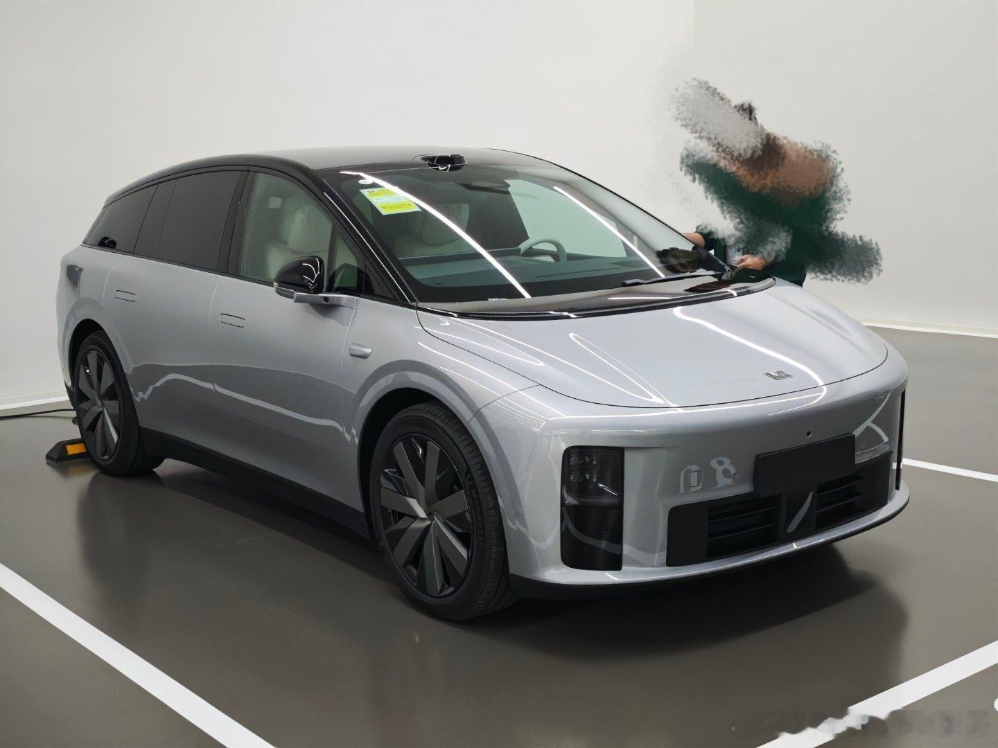 i6提车！！！银色+21寸轮毂太特么帅了！！没白等！！辰哥话车理想i6