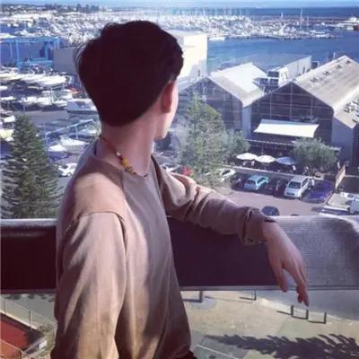 大二男生狂热追求全校女生，挥霍数万后竟被诊断出“桃花癫”？这究竟是怎么回事？
3