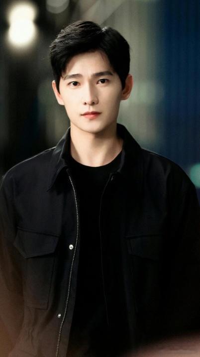 雨霖铃原著出版社说杨洋是天选展昭别人演展昭可能要靠造型，杨洋往那一站气质就对了。