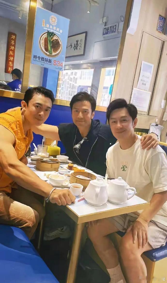 他们曾经扮演过的角色，相信大家都很熟悉。段誉、虚竹，另一个是谁？ 
