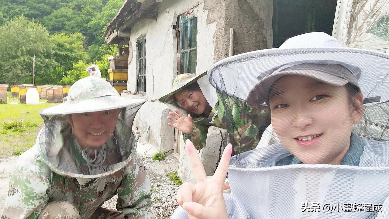 为什么纯天然蜂蜜没人买、假蜂蜜受人追捧呢？
真农家的纯蜂蜜 蜂蜜好坏鉴别 蜂蜜骗