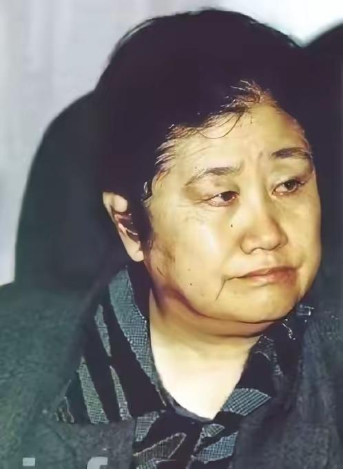 她就是被誉为纪检“铁娘子”和当代“女包公”的中央纪委原副书记——刘丽英。
刘丽英