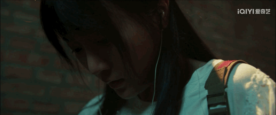 树影迷宫 小巷井中惊现倒浮女尸 谁懂啊！《树影迷宫》井中倒浮女尸的红色高跟鞋满是