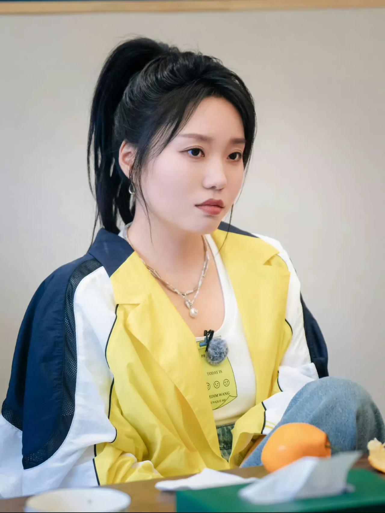 李雪琴在宿舍里说体检那事儿，听得人心里一揪。
 
她轻描淡写提癌症筛查指标飙到正