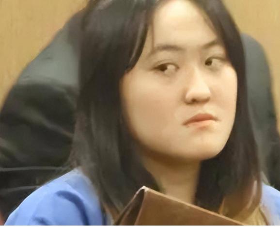 2015年，赴美女留学生拿烟头烫同学，扇耳光，法庭上她目中无人，公然叫嚣：“能快