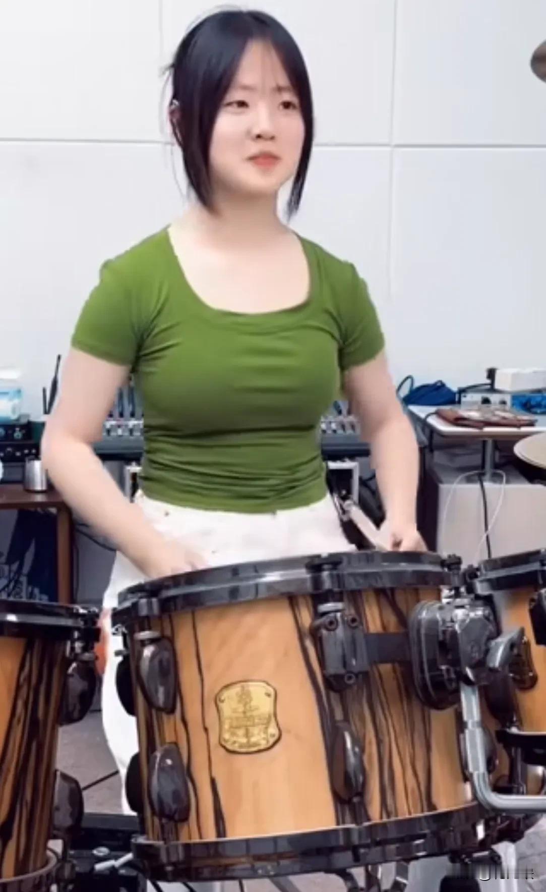 这才是我们的新生代该有的样子。一种健康之美，蓬勃之美。