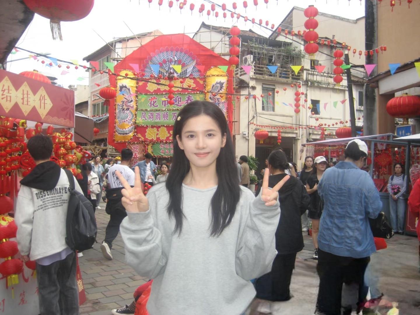 野狗骨头的兵还贪嘛陈异你吃雪糕就吃雪糕，那个眼神黏在苗靖脸上扯都扯不下来，我都看