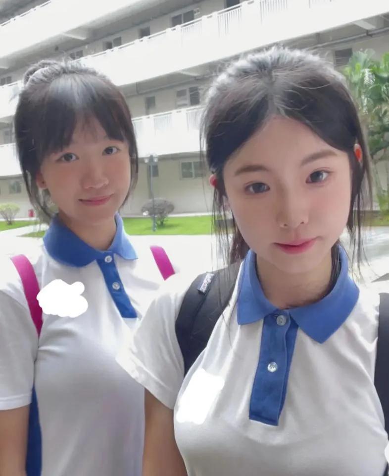 以前总觉得韩国校服是西服套装很时髦，咱的深圳校服土气。可最近追韩剧，竟看到主角穿